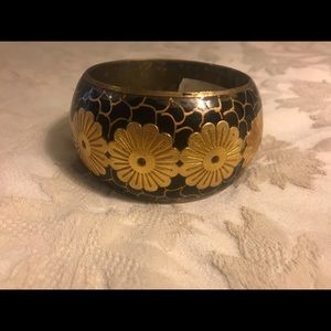 Bangle bracelet